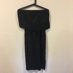 Everly Dresses - Everly velvet tiered pleated dress strapless Everly Dresses - Everly velvet tiered pleated dress strapless